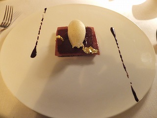 sea salt sable with creamy dark chocolate, bourbon vanilla ice cream