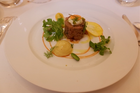 Tartare de betterave fleuri aux herbes