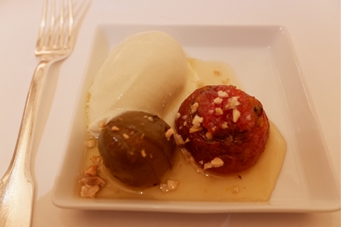 Fruit flambe a l'eau-de-vie de framboise